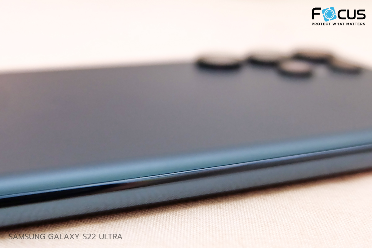 Focus-Unbox-Samsung-S22-Ultra-สีเขียว-ด้านข้าง